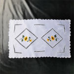 Napperon brodé - motif fleur