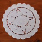 Napperon brodé - motif floral